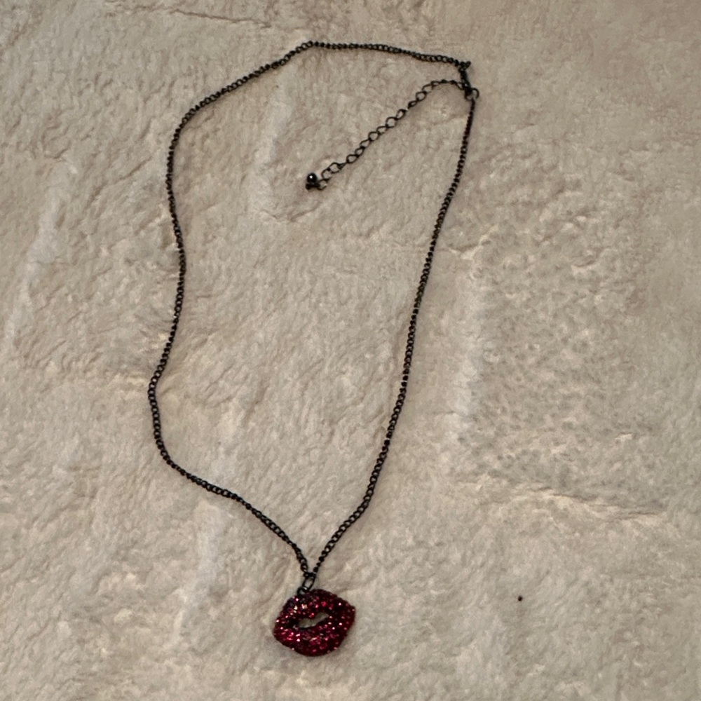Elegant Red Lips Pendant Necklace